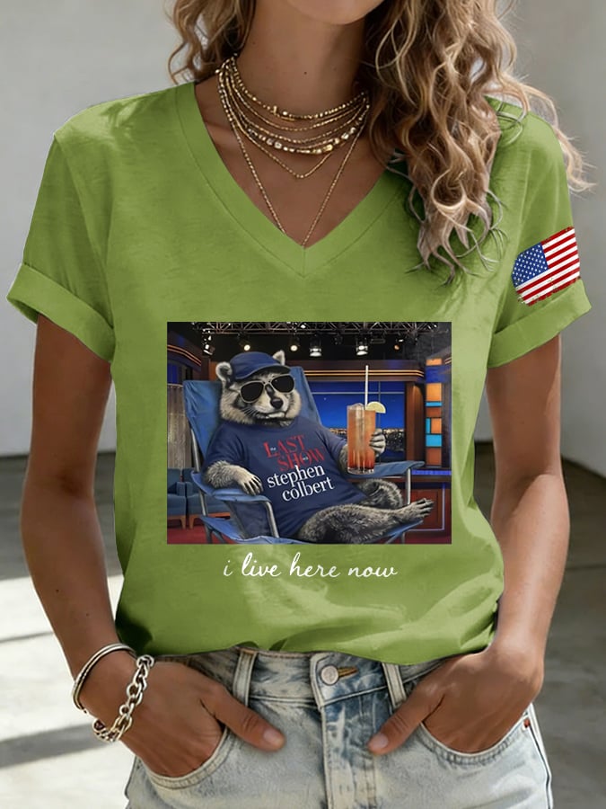 V-Neck Retro Last Show Raccoon I Live Here Now Print T-Shirt